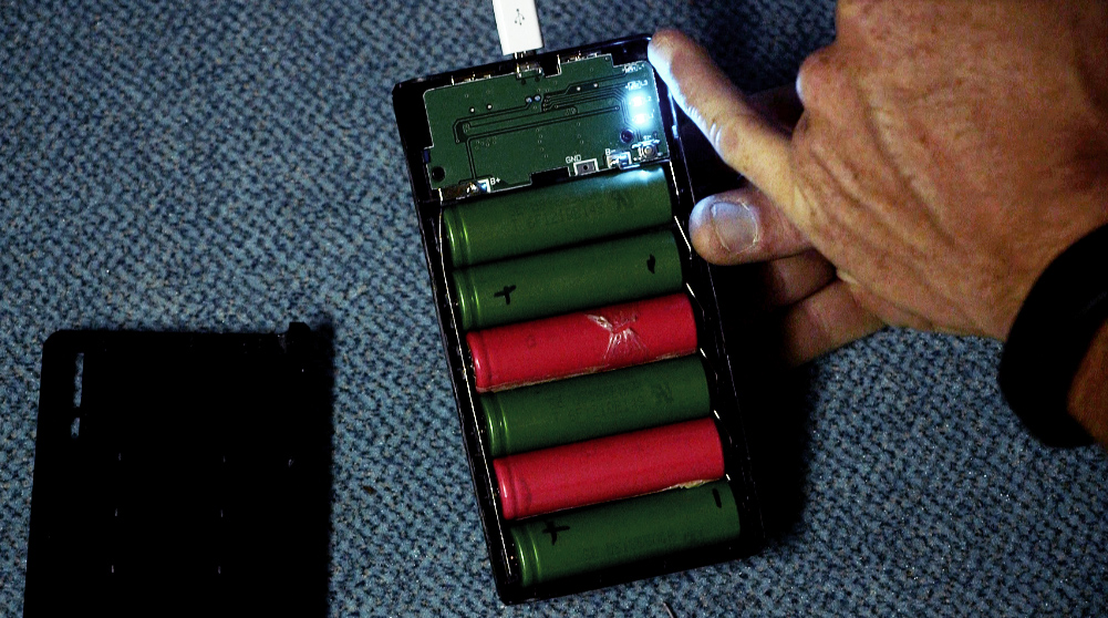 Lampe solaire batteries lithium r cup r es R cup ration de batteries 3 - Charge batteries.jpg