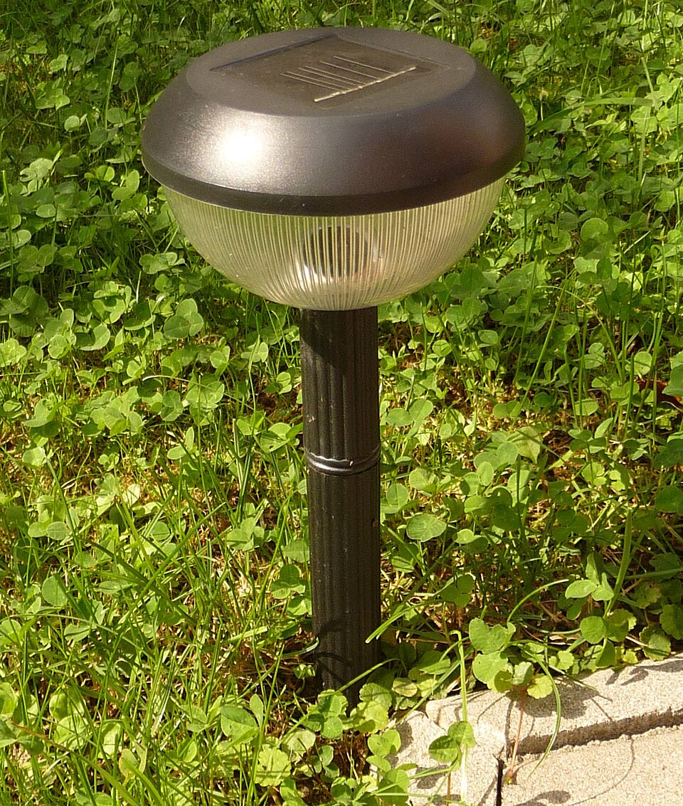 Solar cell-powered light (1).jpg