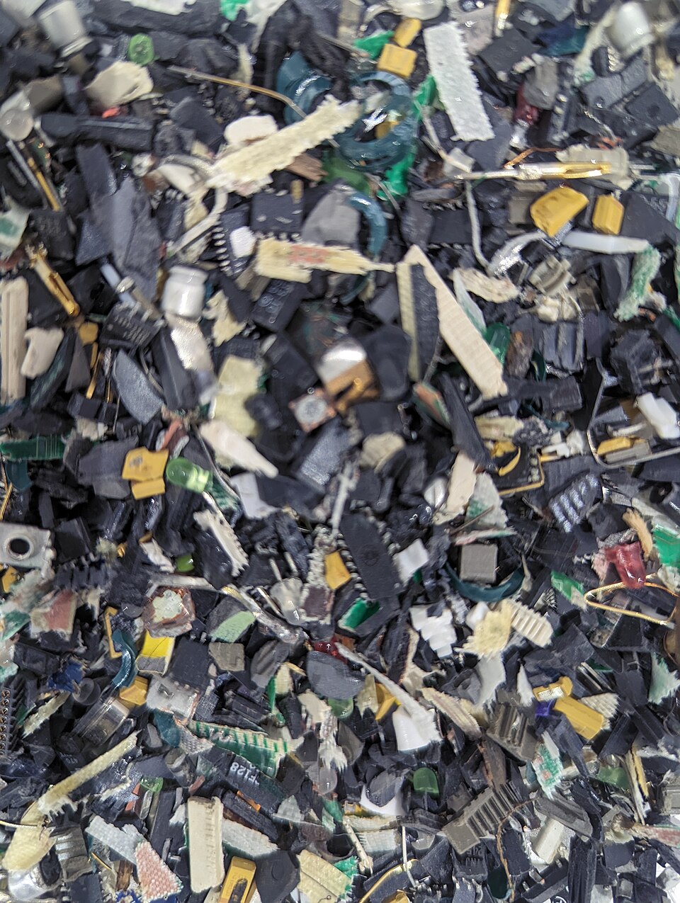 Electronic junk separation in view of recycling 3.jpg