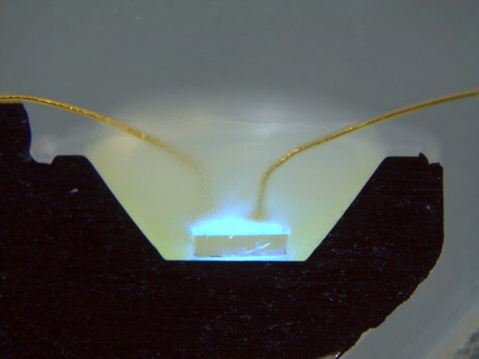 LED Querschnitt bestromt.jpg