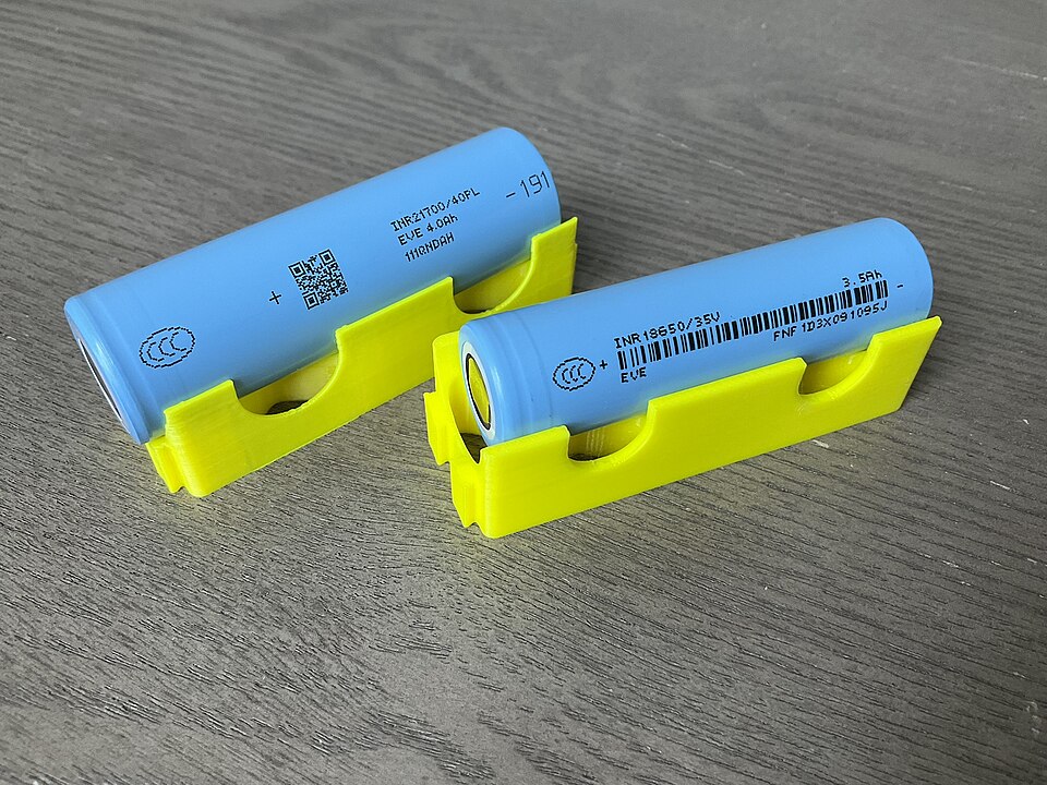 18650 and 21700 lithium ion battery cell.jpg